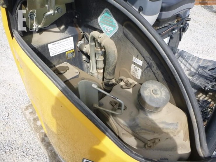 2021-deere-26g-image-42