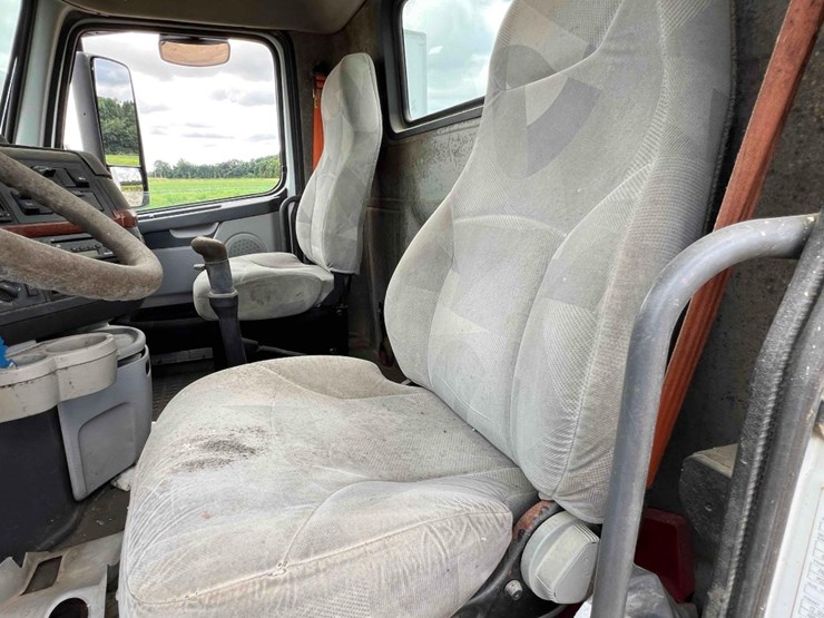 2007-volvo-vnl-truck-tractor-image-14