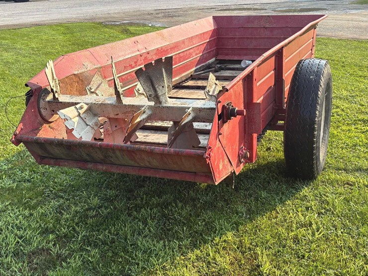 ih-530-single-axle-manure-spreader-image-6
