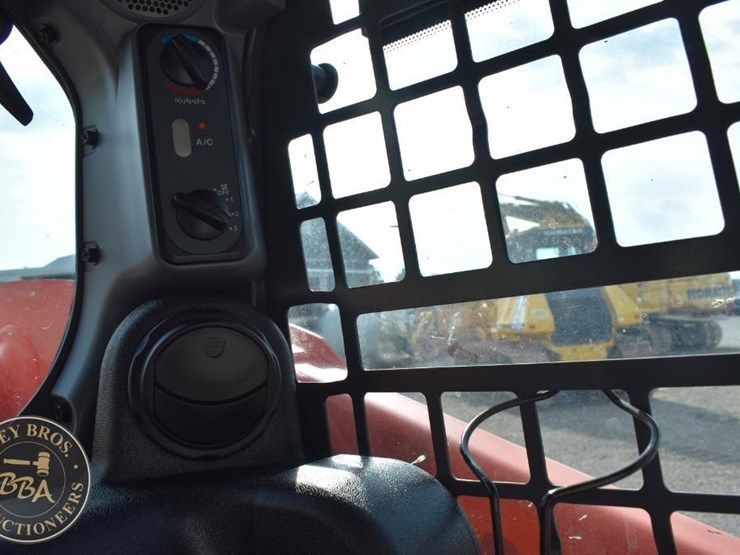 2020-kubota-ssv65-image-48