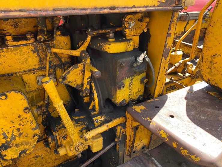 caterpillar-d2-ag-crawler-tractor-image-29