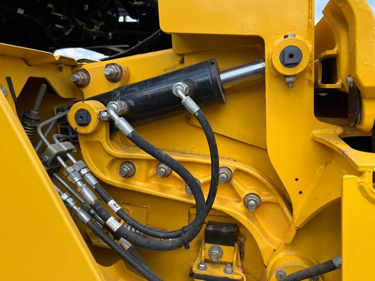 2023-new-holland-cr10.90-image-31