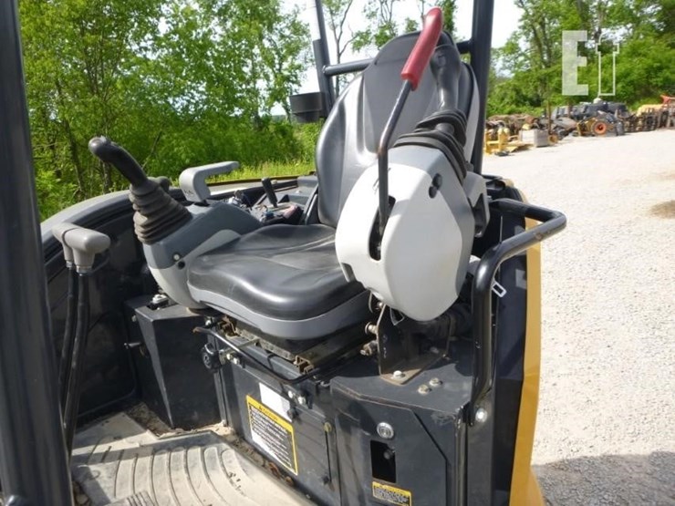2021-deere-26g-image-12