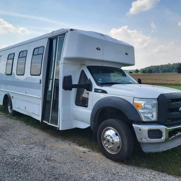 2012 FORD F550 XL
