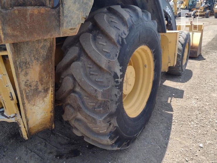 2010-deere-310j-image-21
