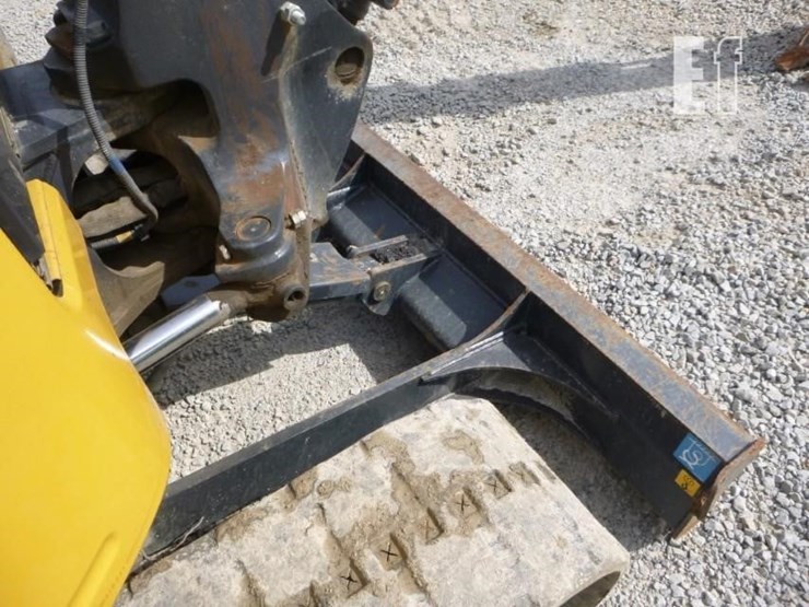 2021-deere-26g-image-22