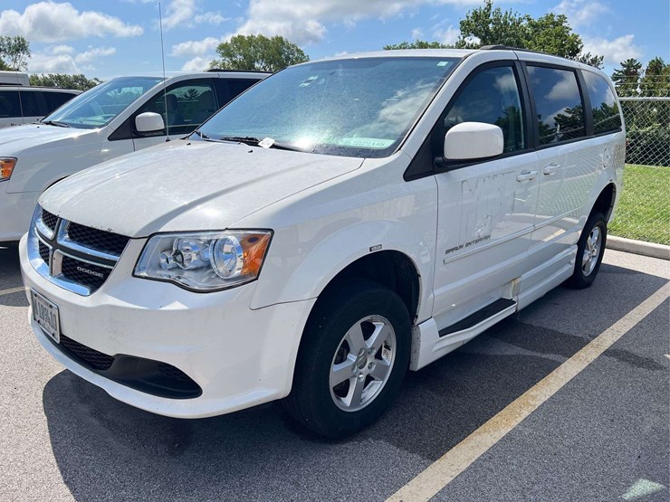 2012-dodge-grand-caravan-image-1