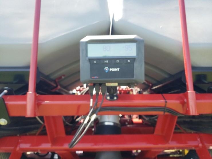 2023-case-2140-12/23-pivot-planter-image-19