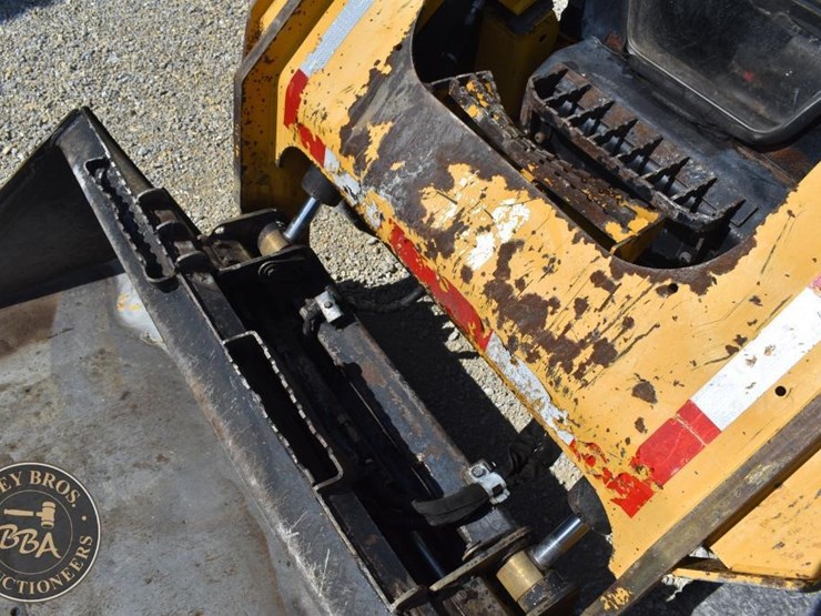 2018-caterpillar-262d-image-29