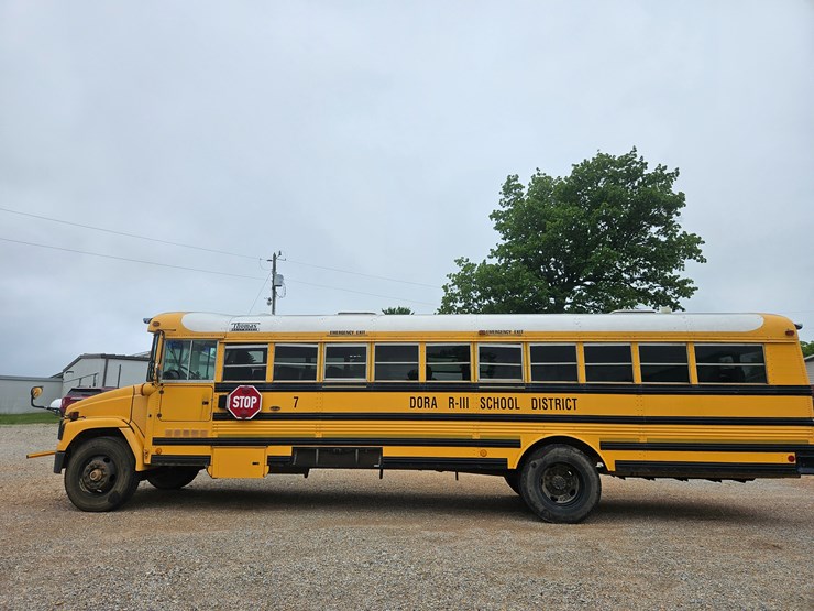 2005-freightliner-fs65-image-10