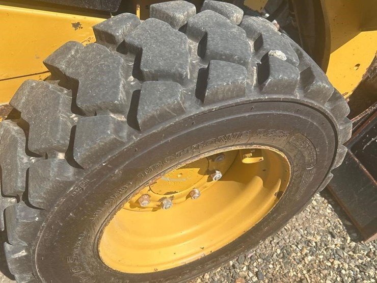 2021-caterpillar-236d3-image-13