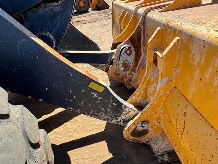 2013-deere-824k-image-42