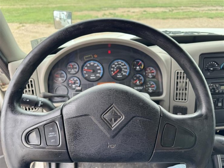 2012-international-durastar-4300-image-11