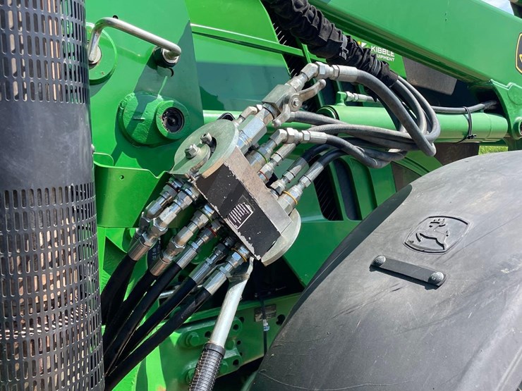 2014-john-deere-6210r-image-42