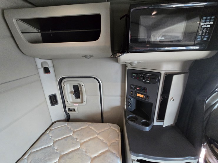 2019-peterbilt-579-image-83