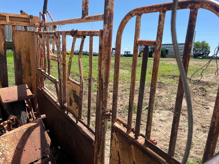 for-most-cattle-chute-image-7