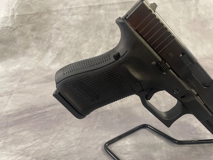#4361-•-glock-model-19-gen-5-9mm-luger-pistol,-sn:-cesf245-image-16