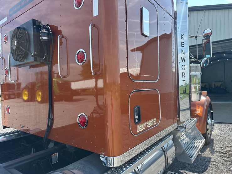 2019-kenworth-w900l-image-37