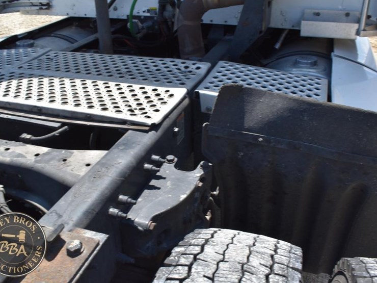 2011-kenworth-t660-image-36