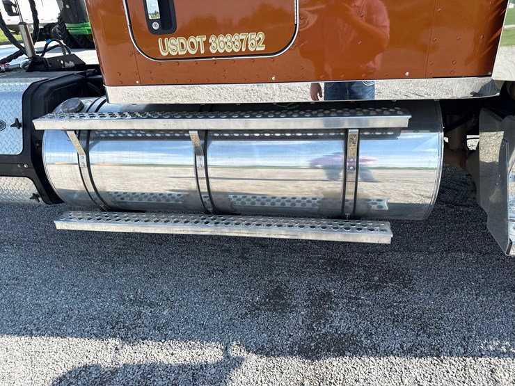 2019-kenworth-w900l-image-38