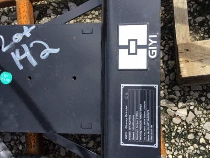 new-giyi-mini-skid-steer-stump-grinder-image-2