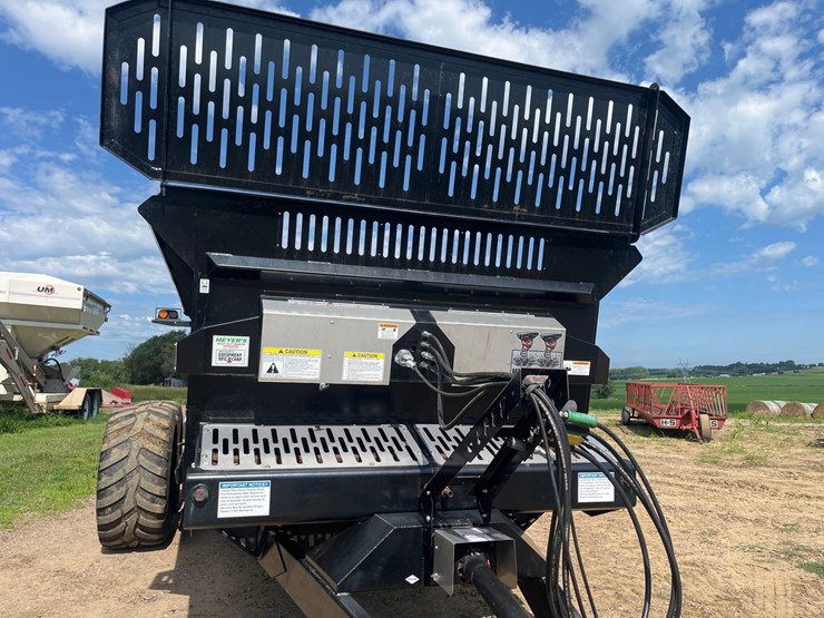 2023-meyer-ms485-vertical-beater-manure-spreader—1-owner-image-5