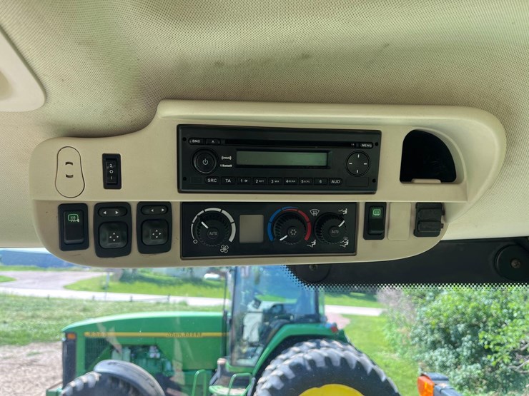 2014-john-deere-6210r-image-22