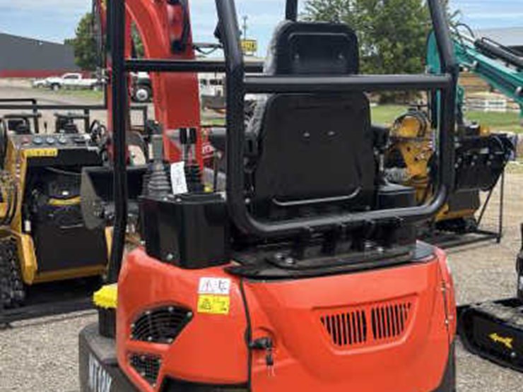 #111-•-cfg-industrial-mini-excavator---kubota-diesel-image-4