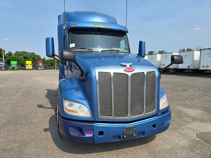 2019-peterbilt-579-image-43