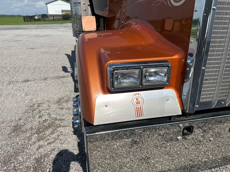 2019-kenworth-w900l-image-12