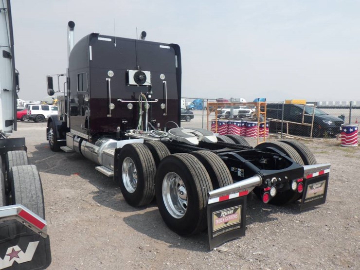 2023-peterbilt-389-image-8