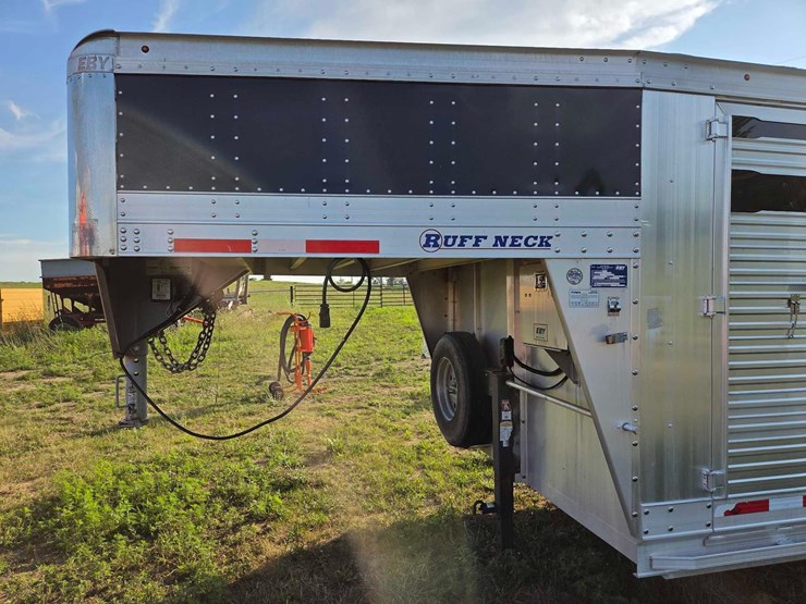 2017-8'x24'-eby-aluminum-livestock-trailer-image-34