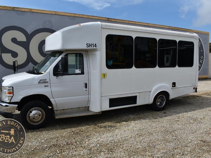 2014-ford-e350-image-3