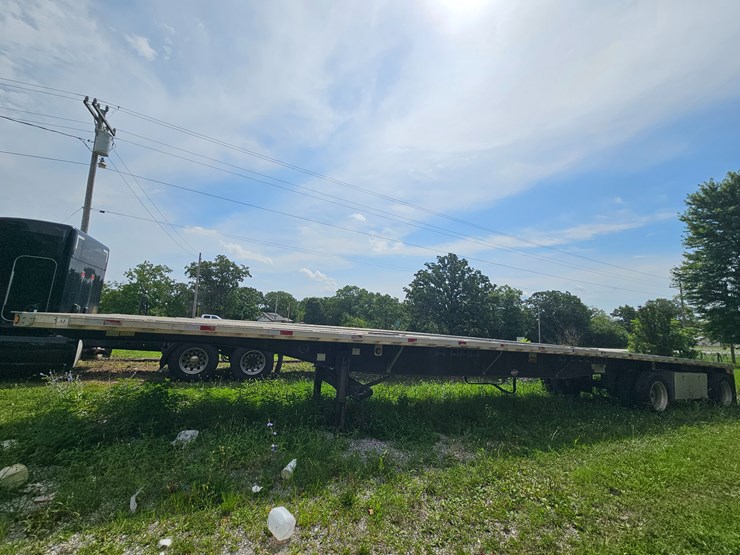 2005-utility-48'-x-102"-image-3
