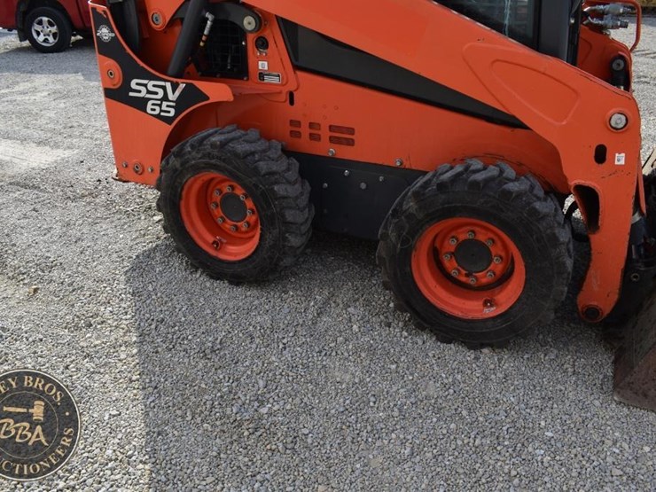 2020-kubota-ssv65-image-22