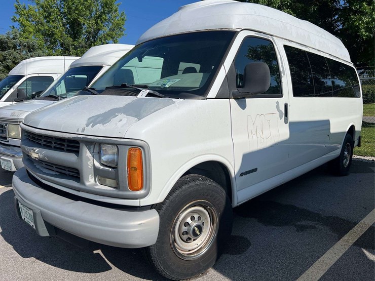 2001-chevrolet-express-3500-image-1