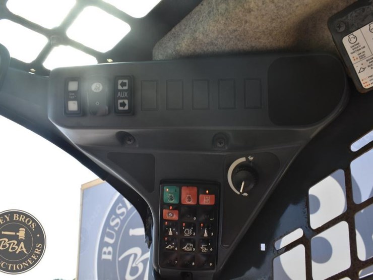 2019-deere-325g-image-55