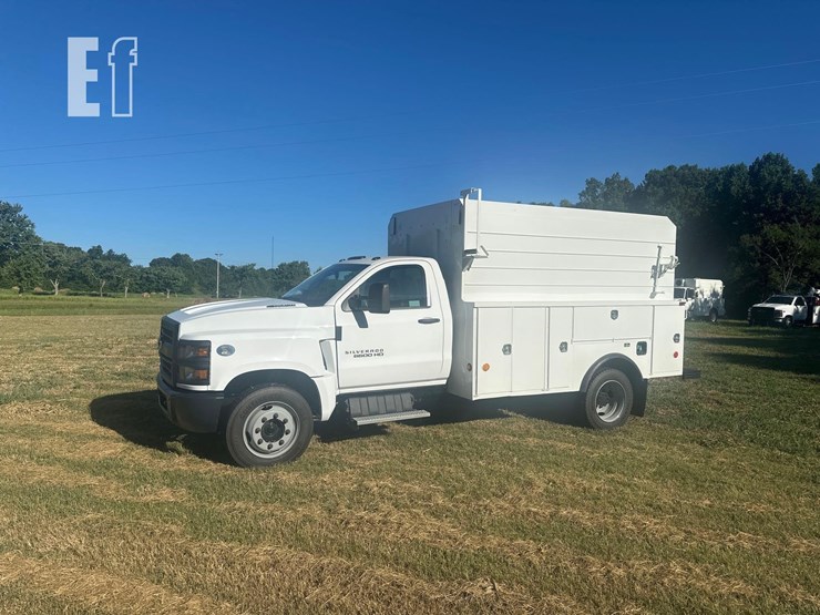 2023-chevrolet-silverado-6500hd-image-1