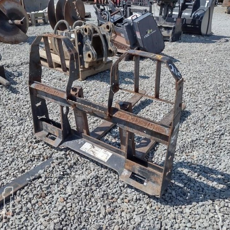 BOBCAT 48 IN PALLET FORKS