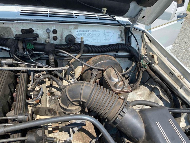 1992-jeep-cherokee limited--low-miles-image-31