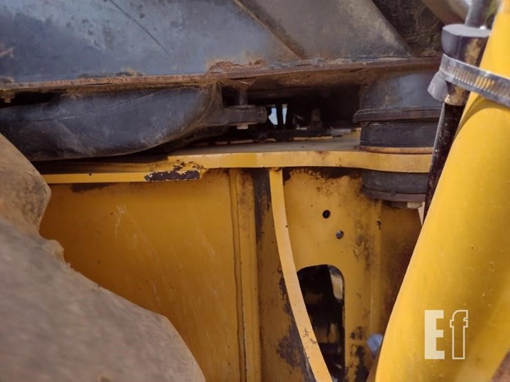 2010-deere-310j-image-24