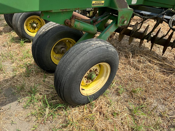 john-deere-630-image-10