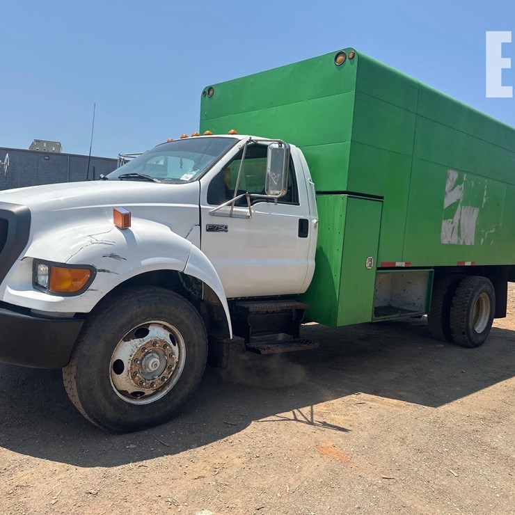 2006 FORD F750 SD