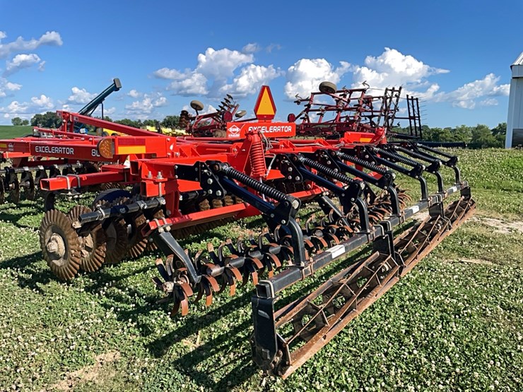 2014-kuhn-krause-excelerator-8000-image-11