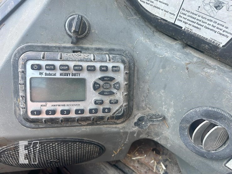 2012-bobcat-s750-image-12