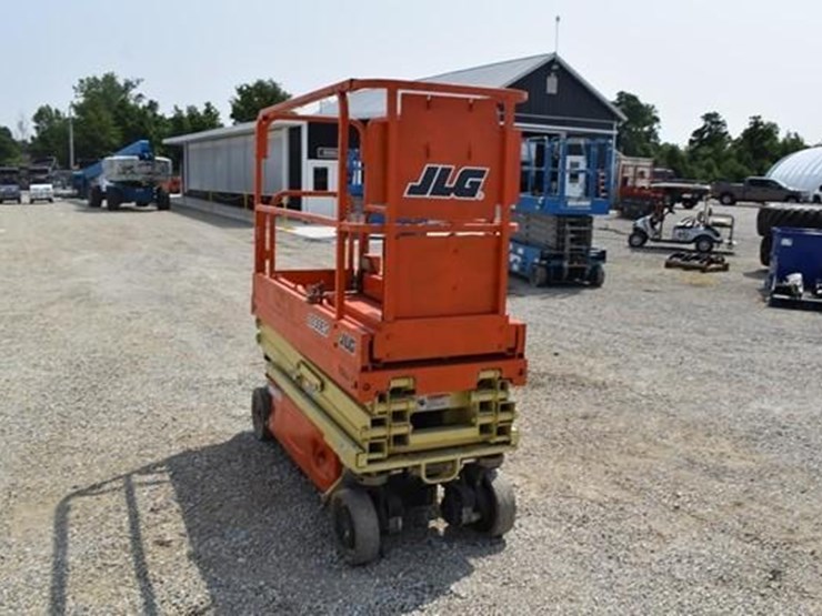 2016-jlg-1930es-image-12