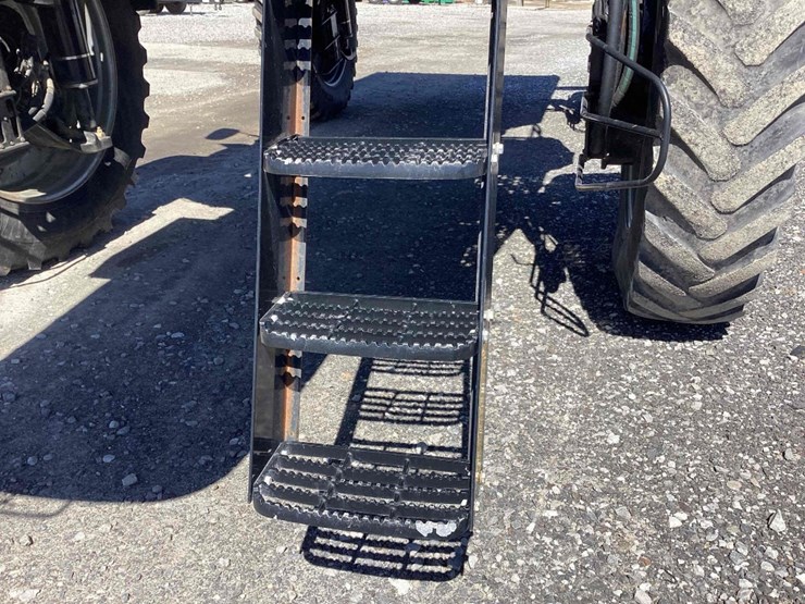 2021-case-trident-5550-spreader-image-48