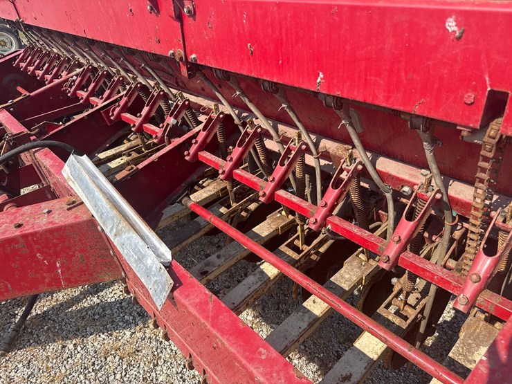 18x7-ih-510-grain-drill-image-12