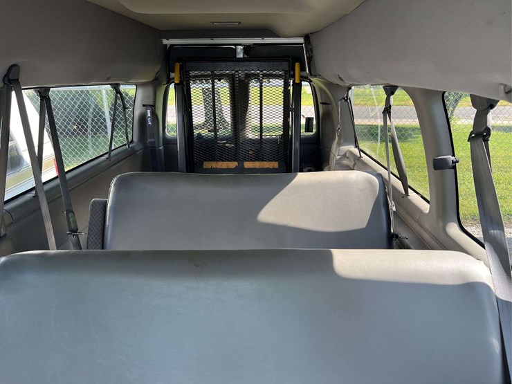 2001-chevrolet-express-3500-image-14