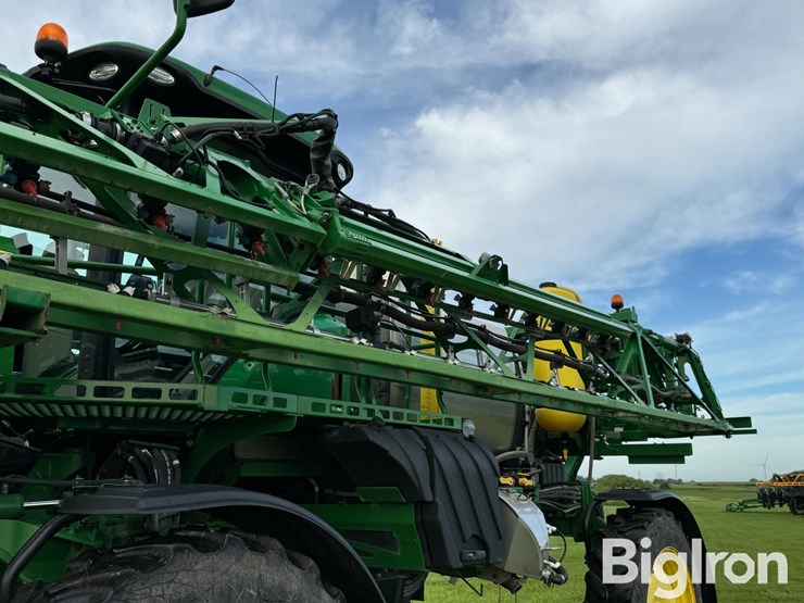 2020-john-deere-r4038-image-19